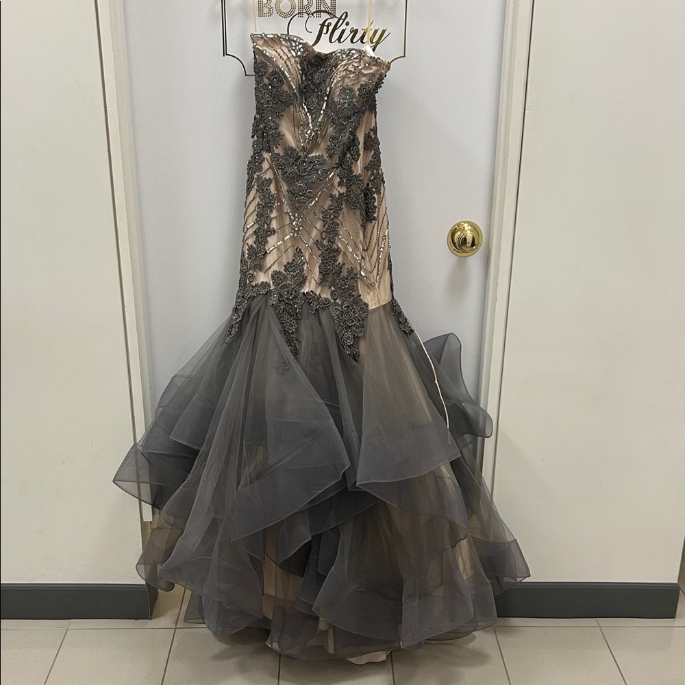 Chicas Beige and Black Lace Dress